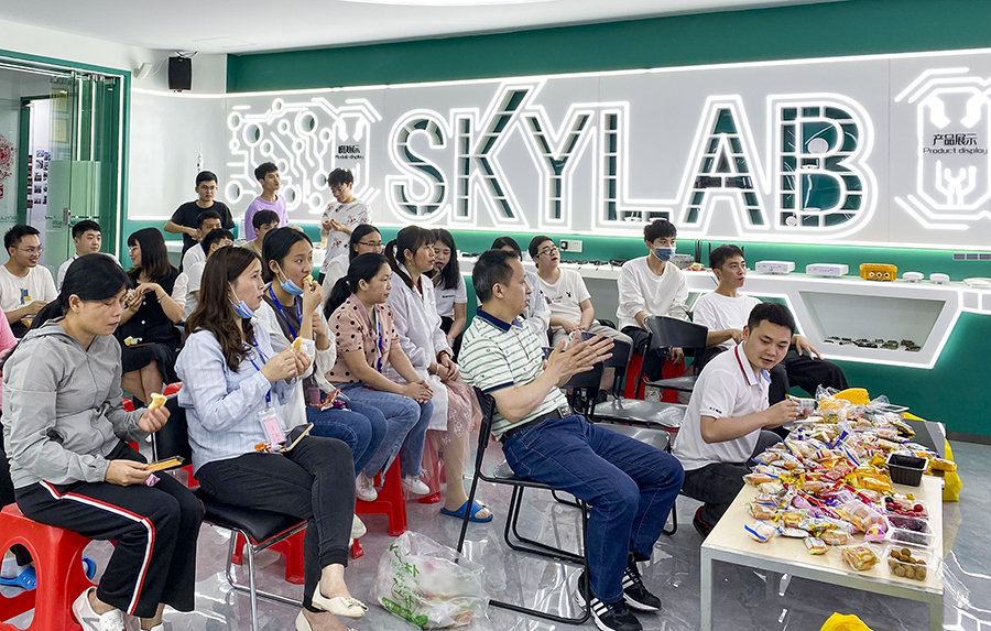 SKYLAB 2022年第一季度生日会_展厅划船，我们都是老船长